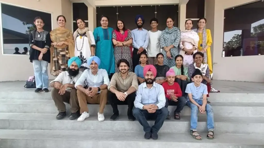 Punjabi Youth 2025 di group photo, showcasing unity, education te navi generation da future-focused mindset.