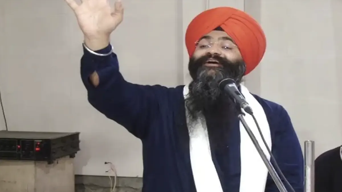 Harpreet Singh Makhu ਗਾਇਕੀ ਕਰਦੇ ਹੋਏ ਦਰਬਾਰ ਵਿੱਚ, Punjabi Sikh Cultural Look