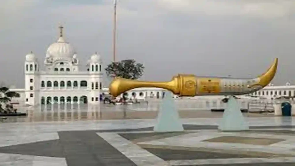 Sada Punjab:Kartarpur Sahib Gurdwara with golden kirpan sculpture