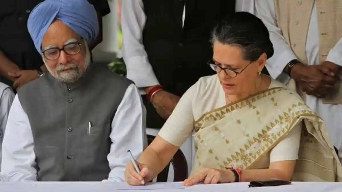Former PM Manmohan Singh ji ਅਤੇ Sonia Gandhi ji, Indian politics ਦੀ ਮਹੱਤਵਪੂਰਨ ਜੋੜੀ।
