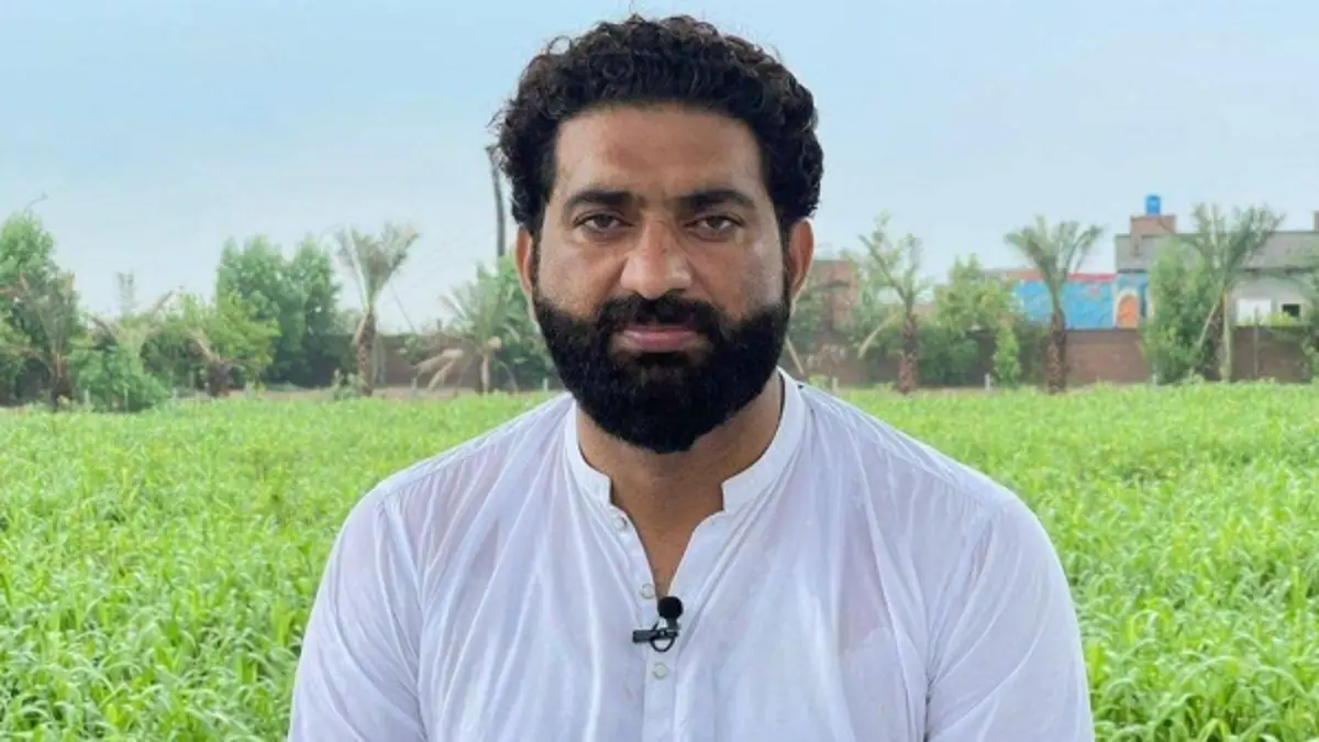 Nasir Dhillon in khet – ਪਾਕਿਸਤਾਨੀ ਪੰਜਾਬ ਦਾ ਇੱਕ ਆਵਾਜ਼ ਜੋ ਲੋਕਾਂ ਦੀਆਂ ਜੁਦੀ ਹੋਈਆਂ ਕਹਾਣੀਆਂ ਨੂੰ ਦੁਨੀਆ ਅੱਗੇ ਲਿਆਉਂਦਾ ਹੈ