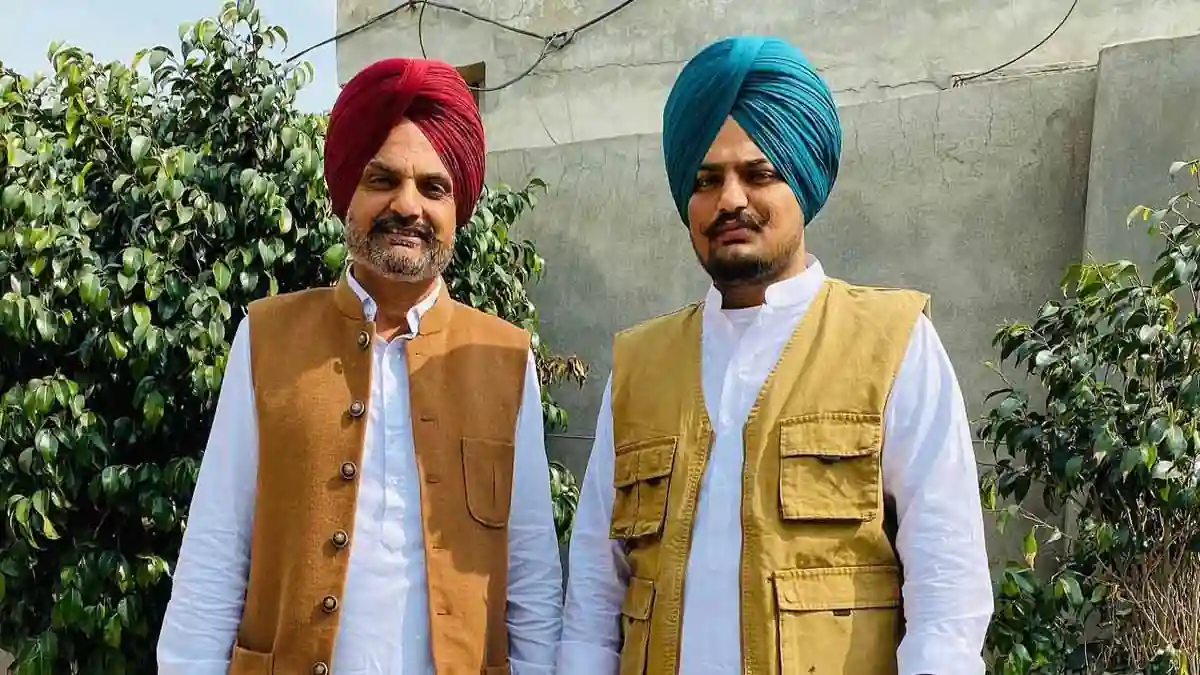 Sidhu Moose Wala with his father Balkaur Singh – ਪੰਜਾਬੀ ਪਿਤਾ-ਪੁੱਤਰ ਦੀ ਯਾਦਗਾਰੀ ਤਸਵੀਰ